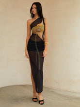 Transparentes Midikleid mit One-Shoulder-Träger und Schlitz